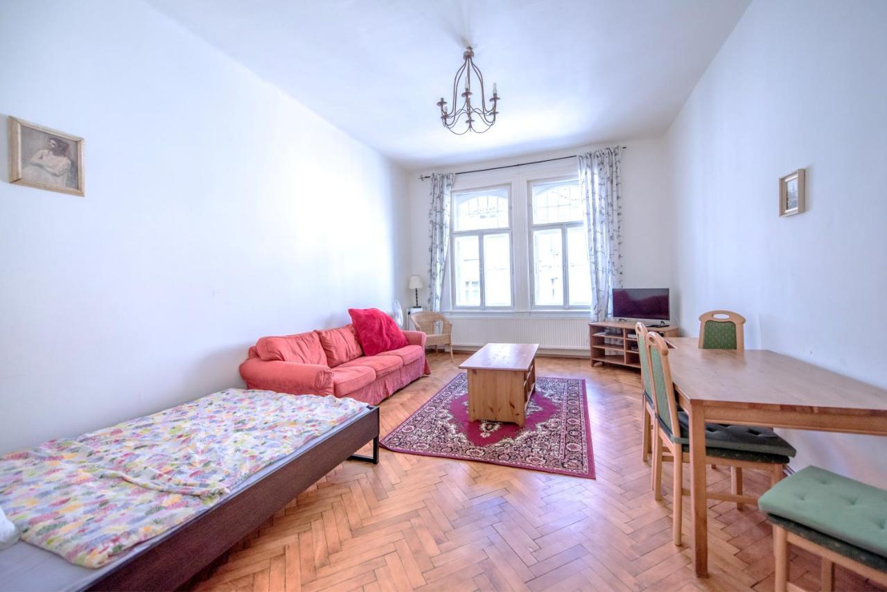 Apartments Vezenska Прага Екстериор снимка