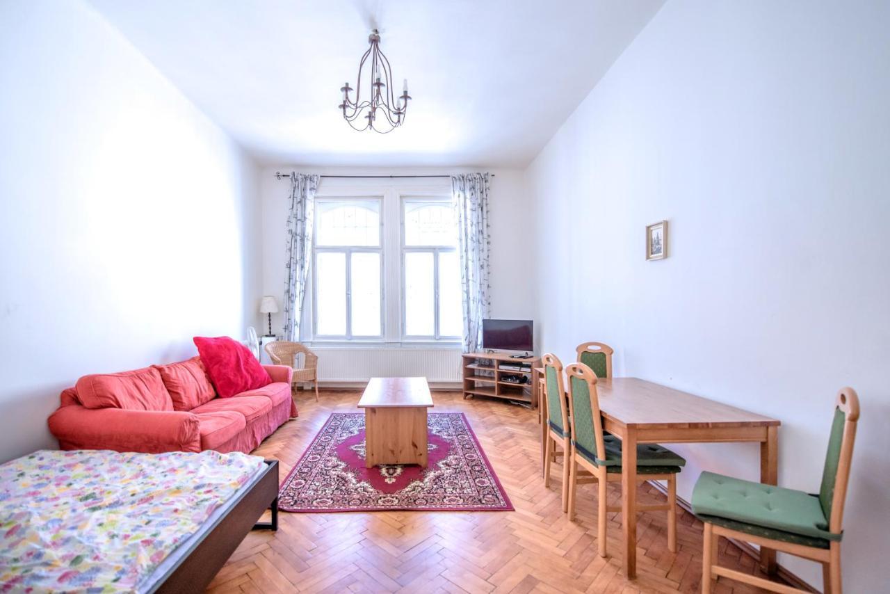 Apartments Vezenska Прага Екстериор снимка