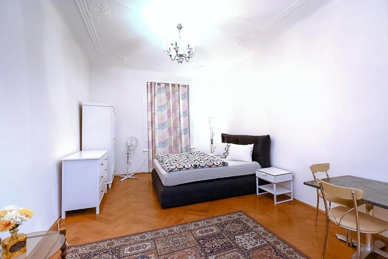 Apartments Vezenska Прага Екстериор снимка