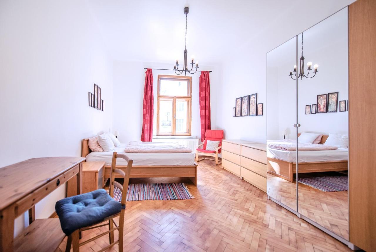 Apartments Vezenska Прага Екстериор снимка