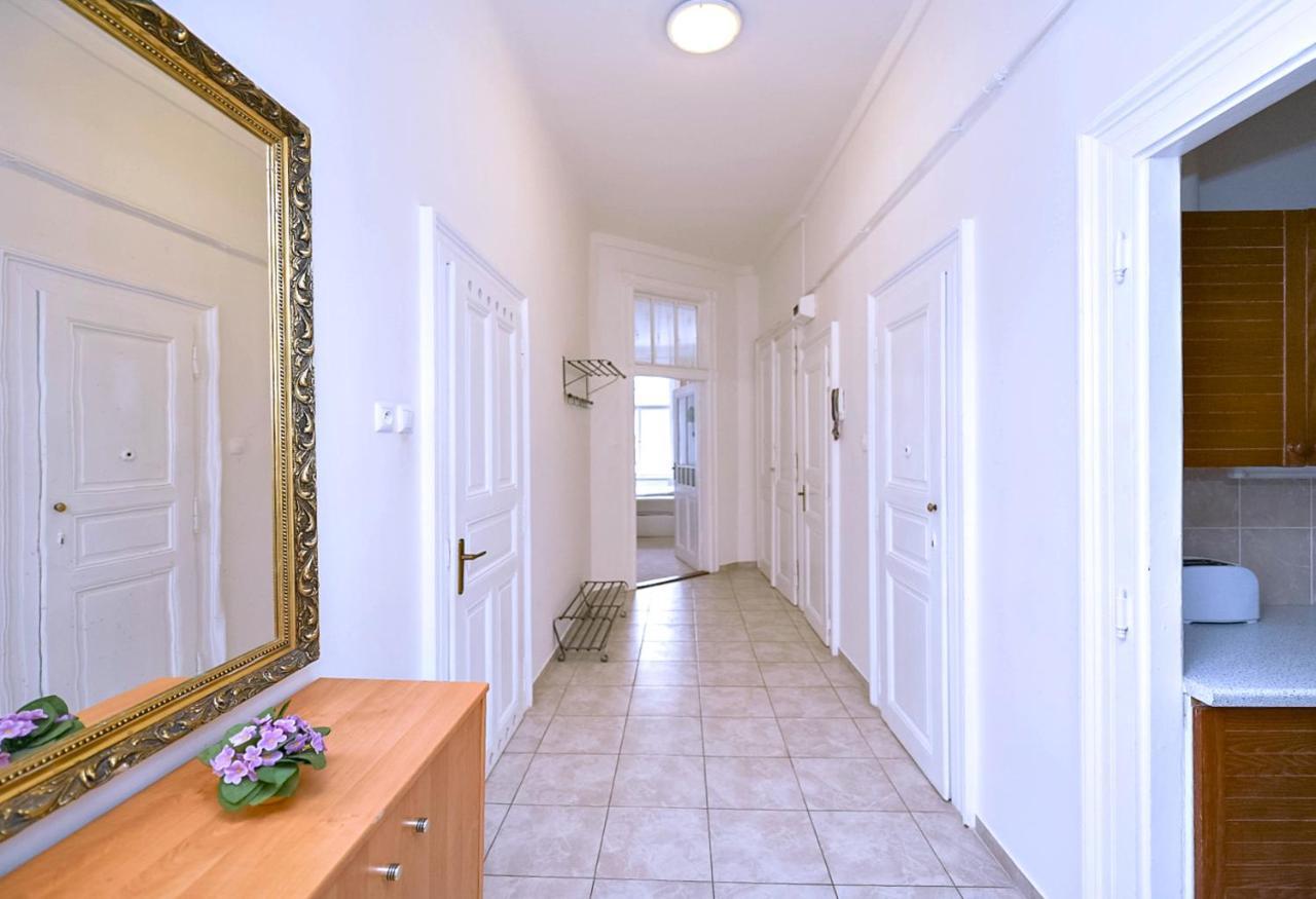 Apartments Vezenska Прага Екстериор снимка