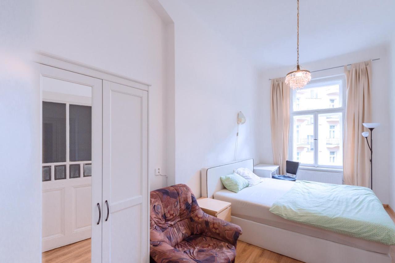 Apartments Vezenska Прага Екстериор снимка
