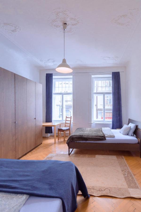 Apartments Vezenska Прага Екстериор снимка