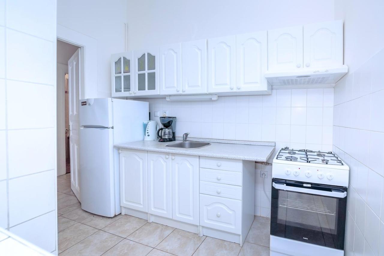 Apartments Vezenska Прага Екстериор снимка