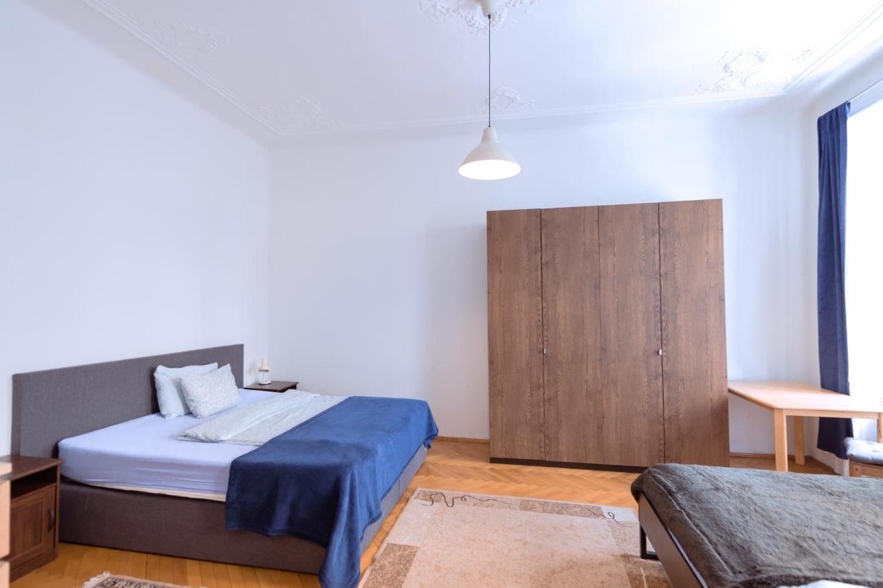 Apartments Vezenska Прага Екстериор снимка