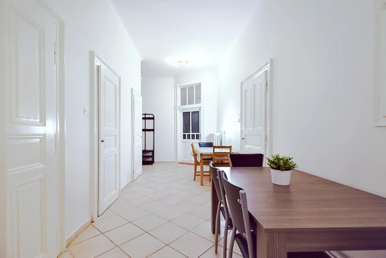 Apartments Vezenska Прага Екстериор снимка