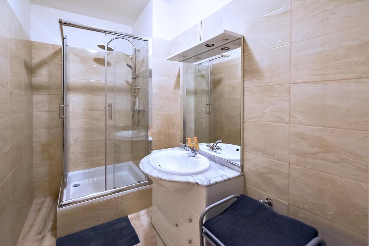 Apartments Vezenska Прага Екстериор снимка