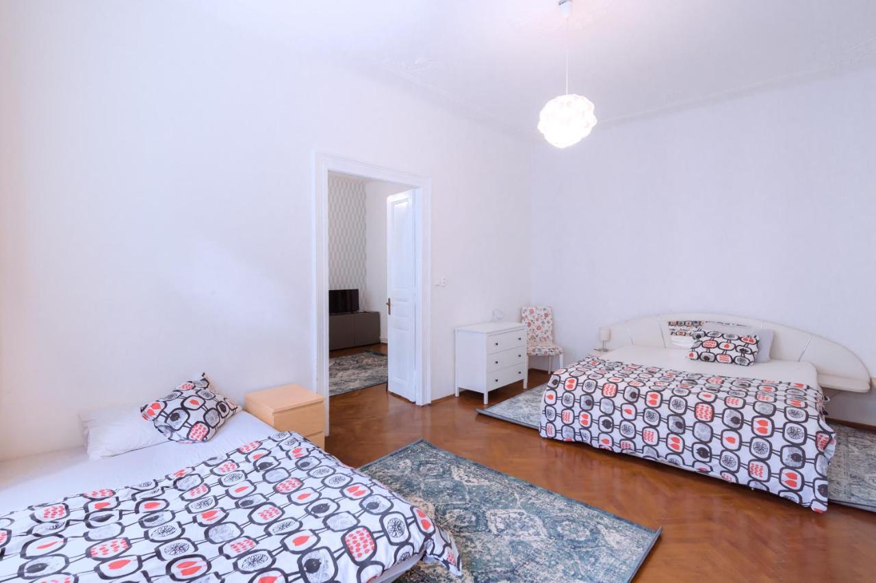 Apartments Vezenska Прага Екстериор снимка