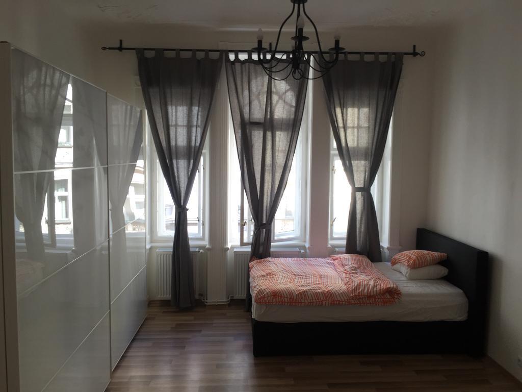 Apartments Vezenska Прага Екстериор снимка