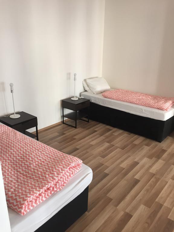 Apartments Vezenska Прага Екстериор снимка