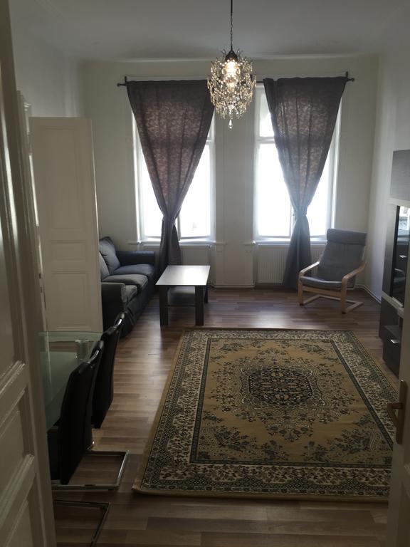 Apartments Vezenska Прага Екстериор снимка