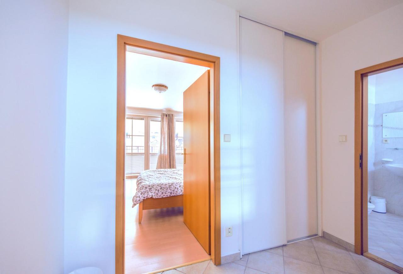 Apartments Vezenska Прага Екстериор снимка