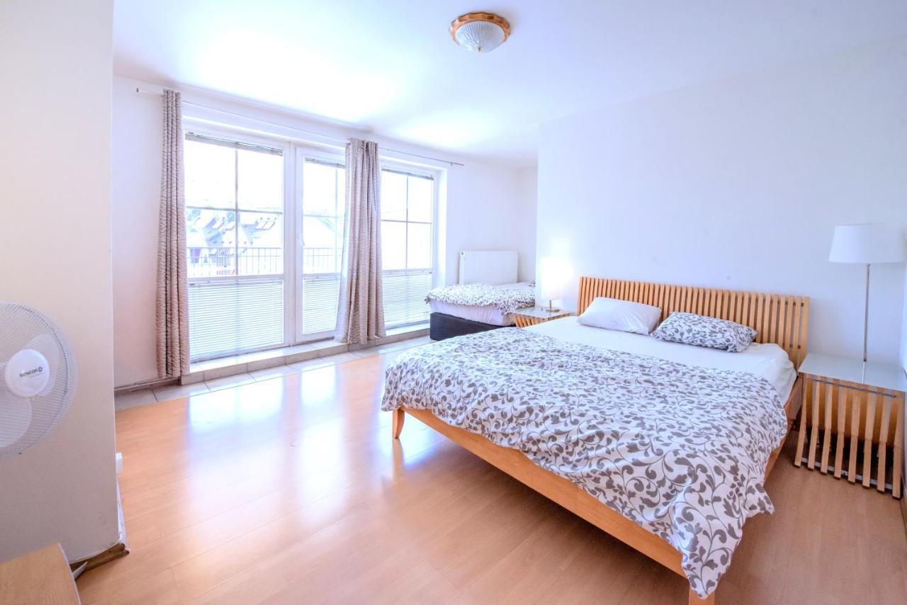 Apartments Vezenska Прага Екстериор снимка